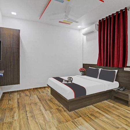 Collection O Sairaj Lodging & Boarding Hotel Shikrapur Buitenkant foto