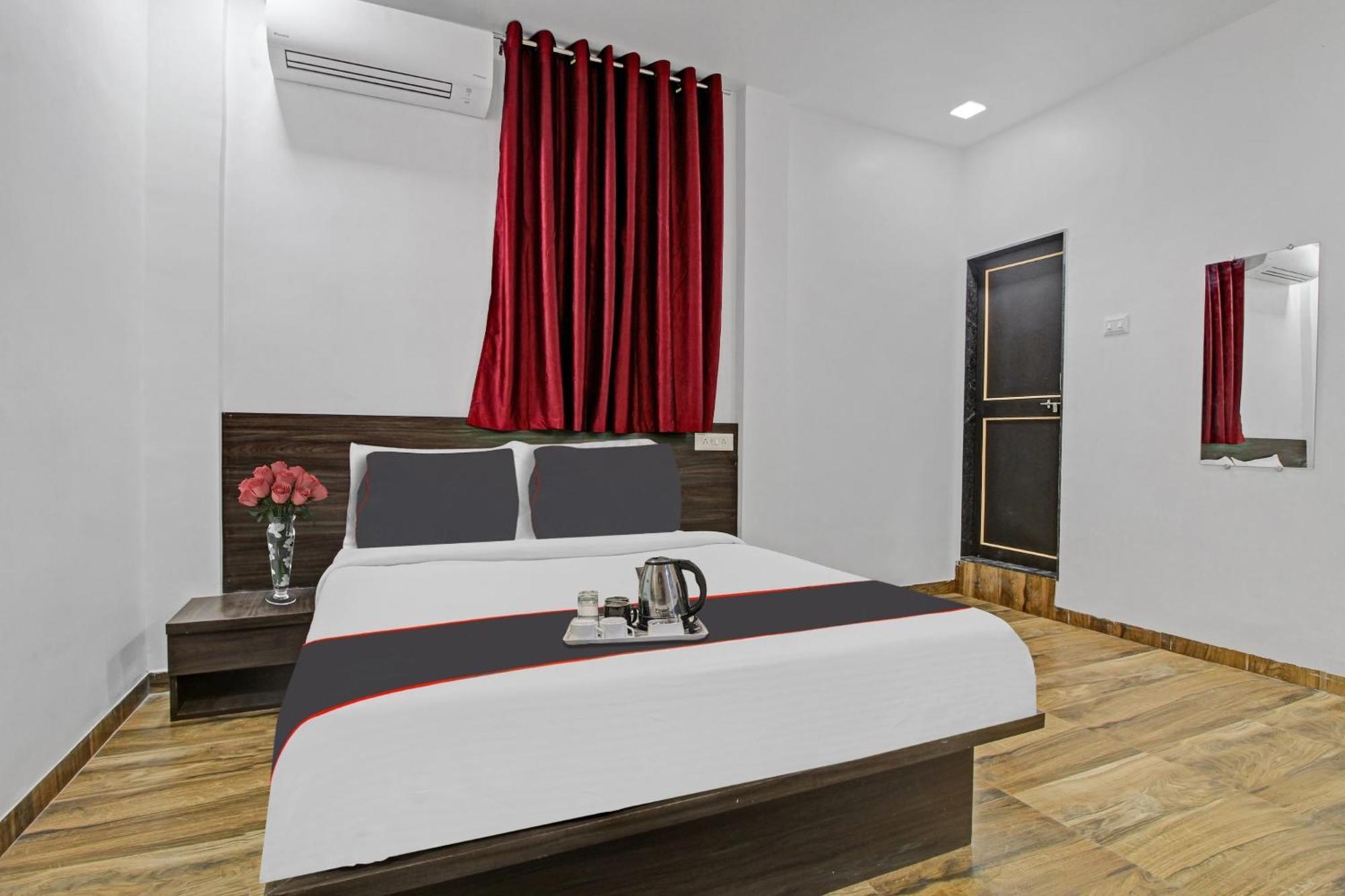 Collection O Sairaj Lodging & Boarding Hotel Shikrapur Buitenkant foto