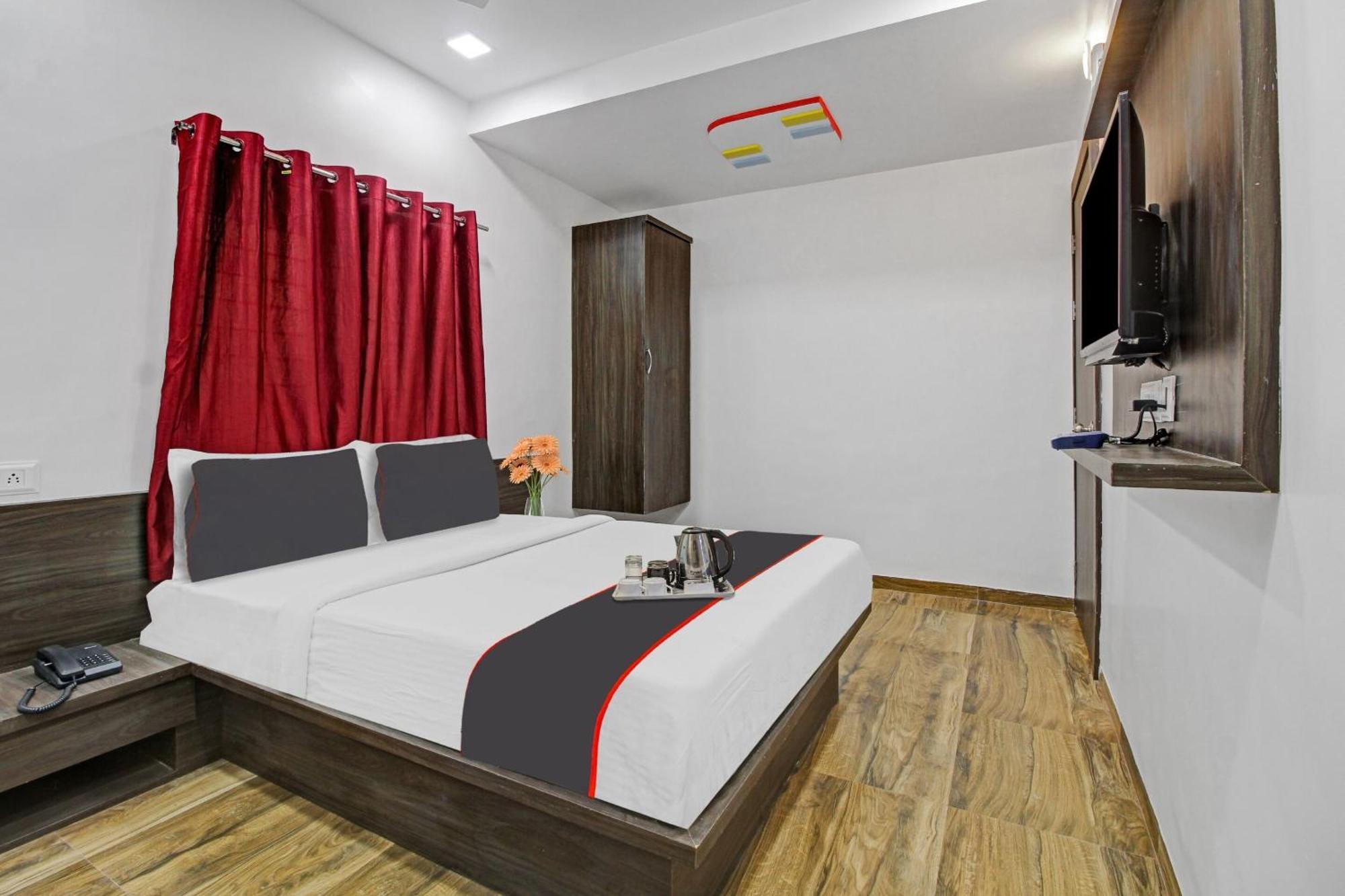 Collection O Sairaj Lodging & Boarding Hotel Shikrapur Buitenkant foto